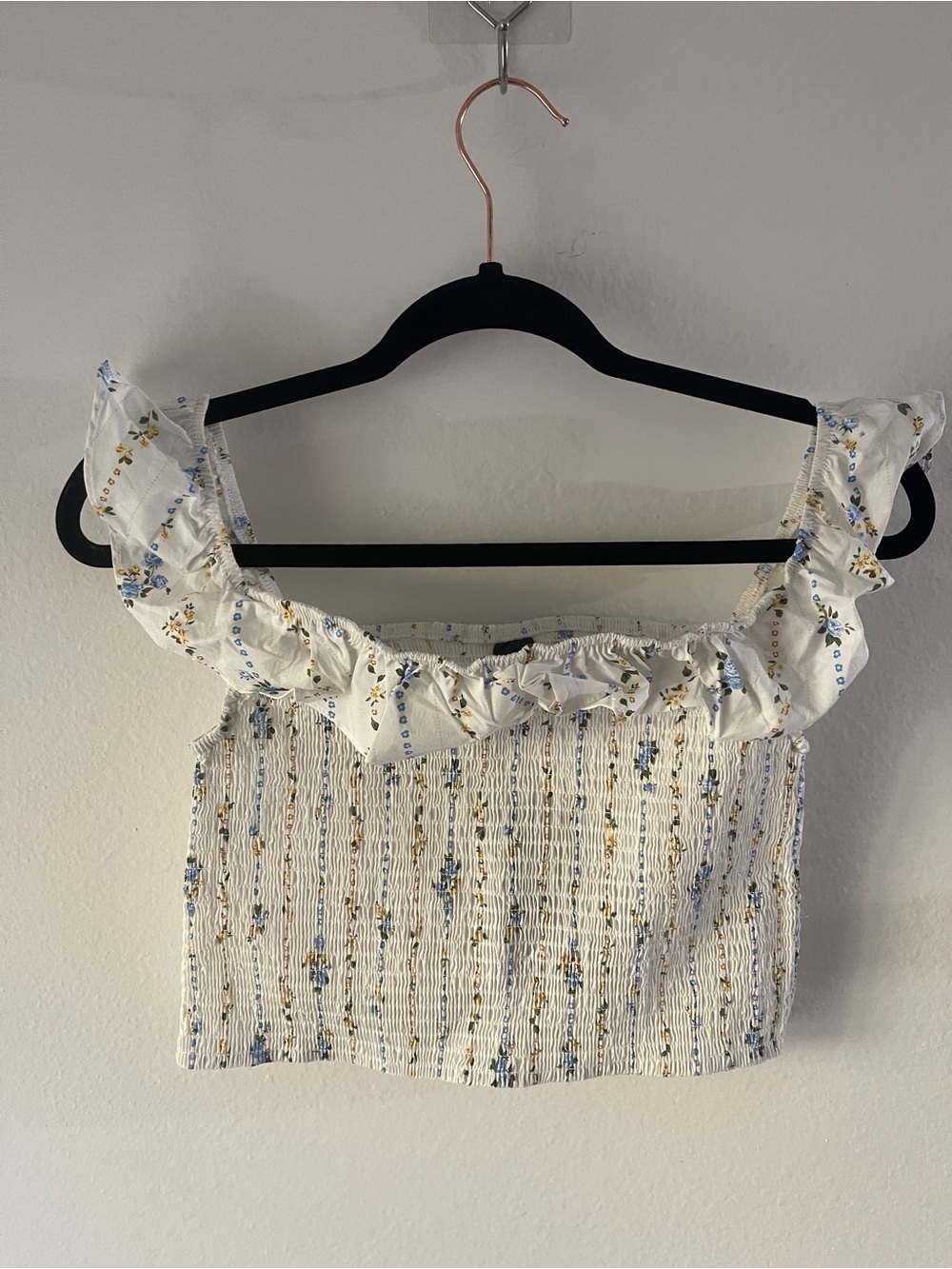 wild fable White Floral Ruffle Smocked Crop Top